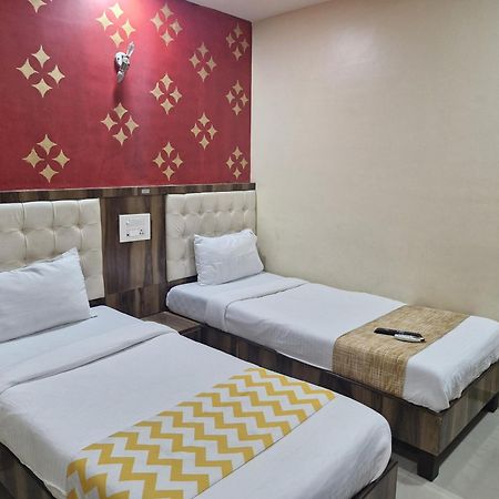 Hotel Crystal Park Near Nesco Exhibition Center มุมไบ ภายนอก รูปภาพ