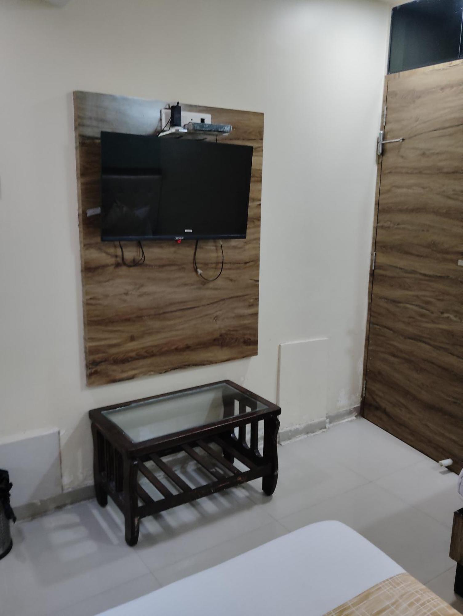 Hotel Crystal Park Near Nesco Exhibition Center มุมไบ ภายนอก รูปภาพ