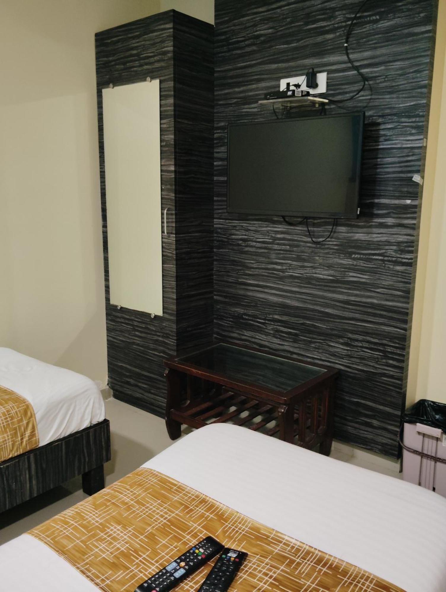 Hotel Crystal Park Near Nesco Exhibition Center มุมไบ ภายนอก รูปภาพ