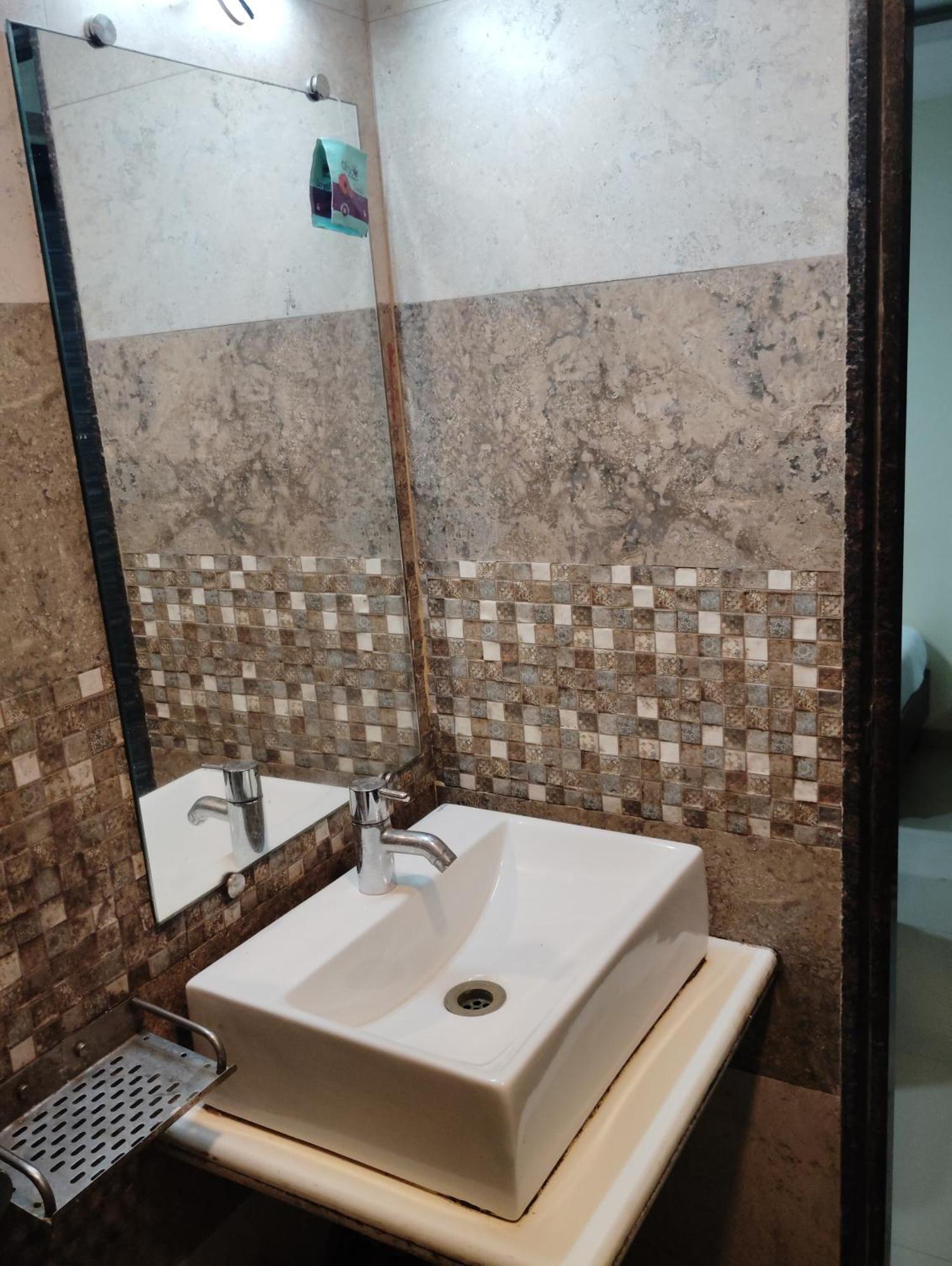 Hotel Crystal Park Near Nesco Exhibition Center มุมไบ ภายนอก รูปภาพ